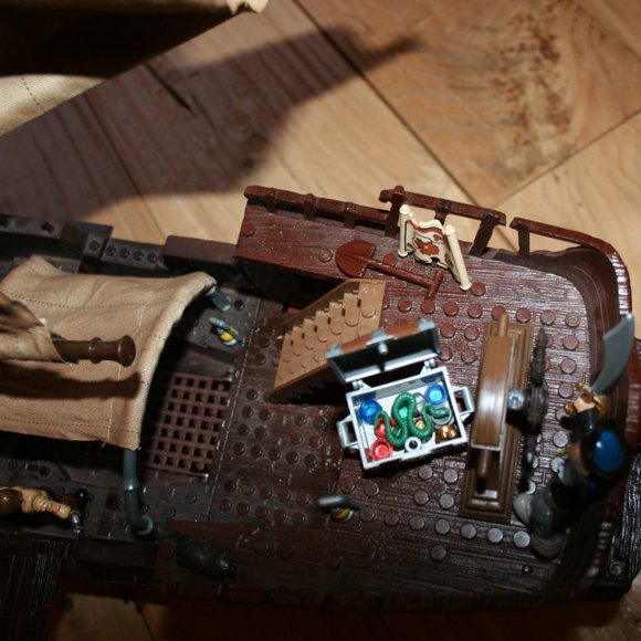 Mega Bloks Pyrates Captain Cutlass StormStalker Ship - Picture 8 of 11